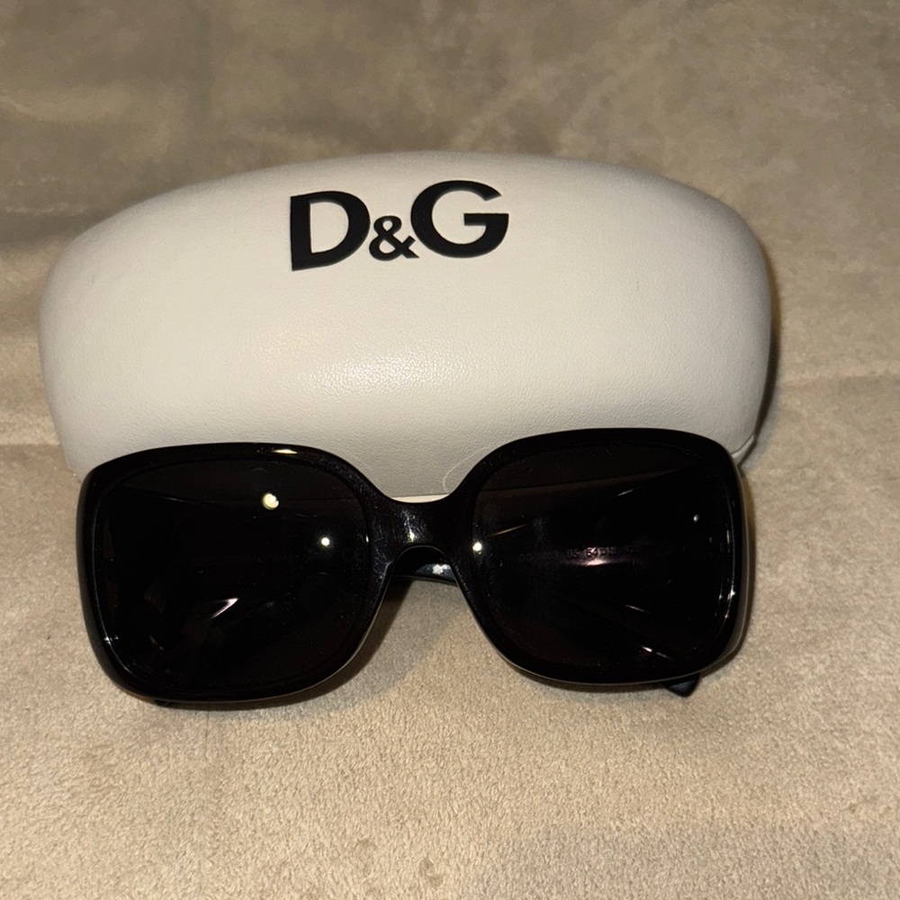 D&G Black Oversized Sunglasses Modern Fashion